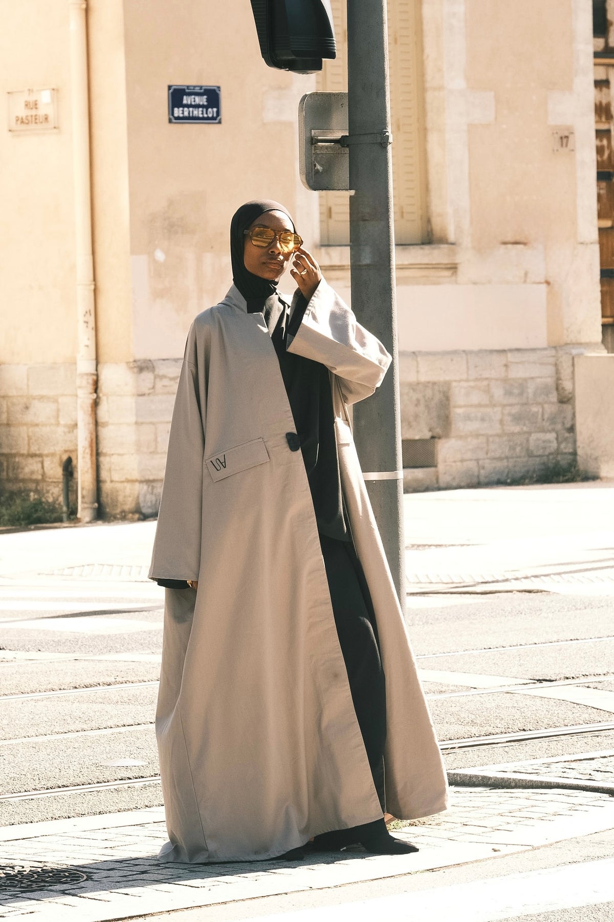 AZRA — Abaya Blazer - beige